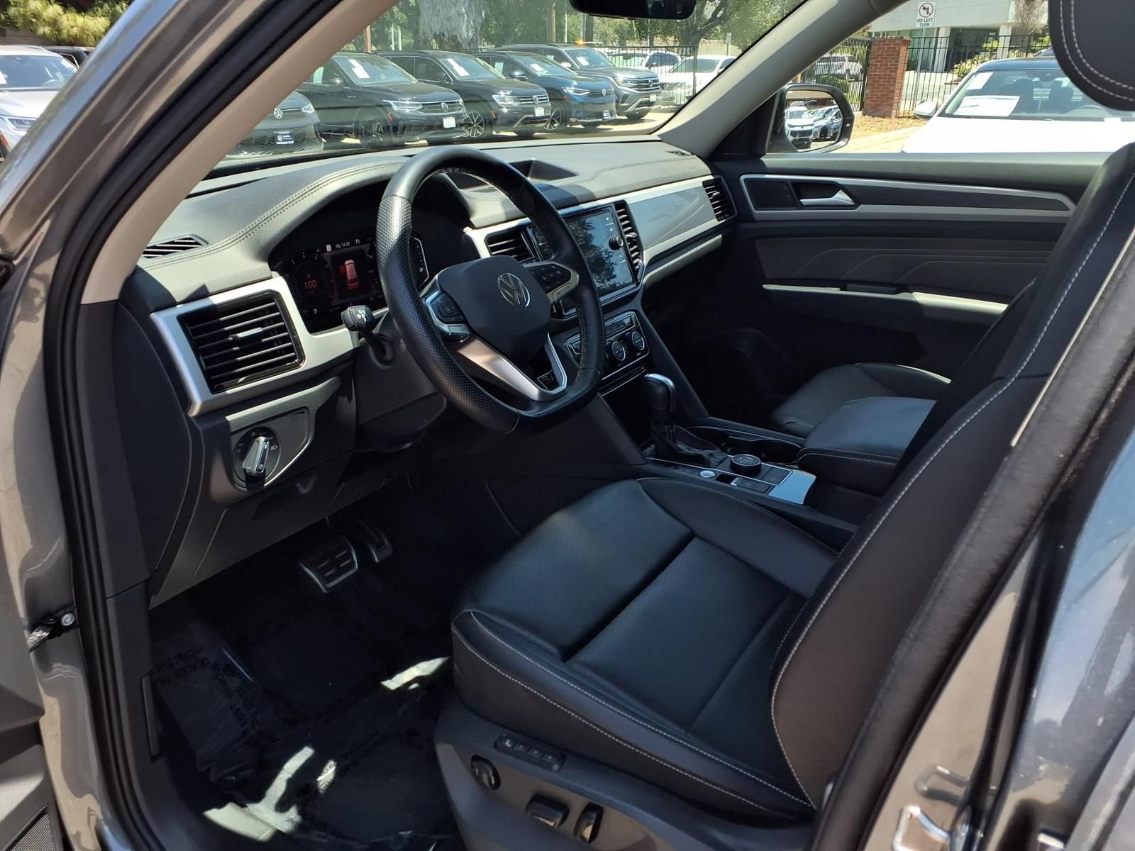 Certified 2023 Volkswagen Atlas SEL R-Line AWD/4WD image 19