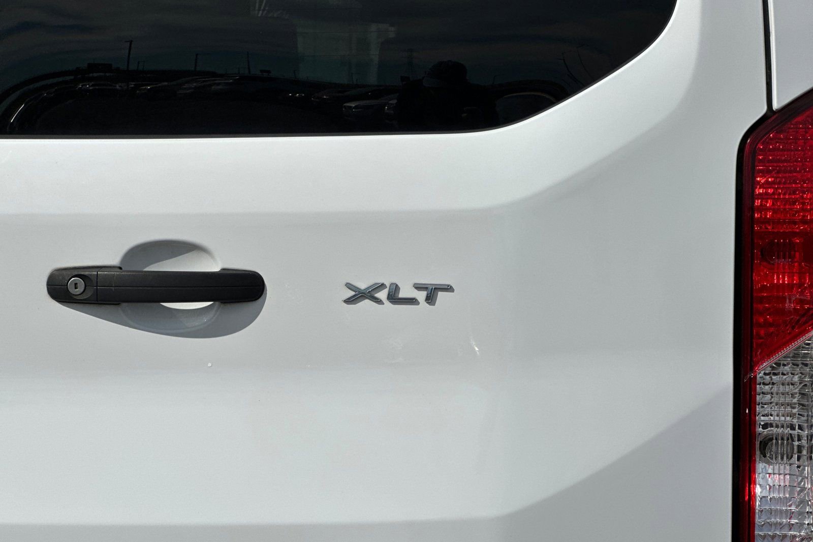 Used 2023 Ford Transit 350 XLT image 32