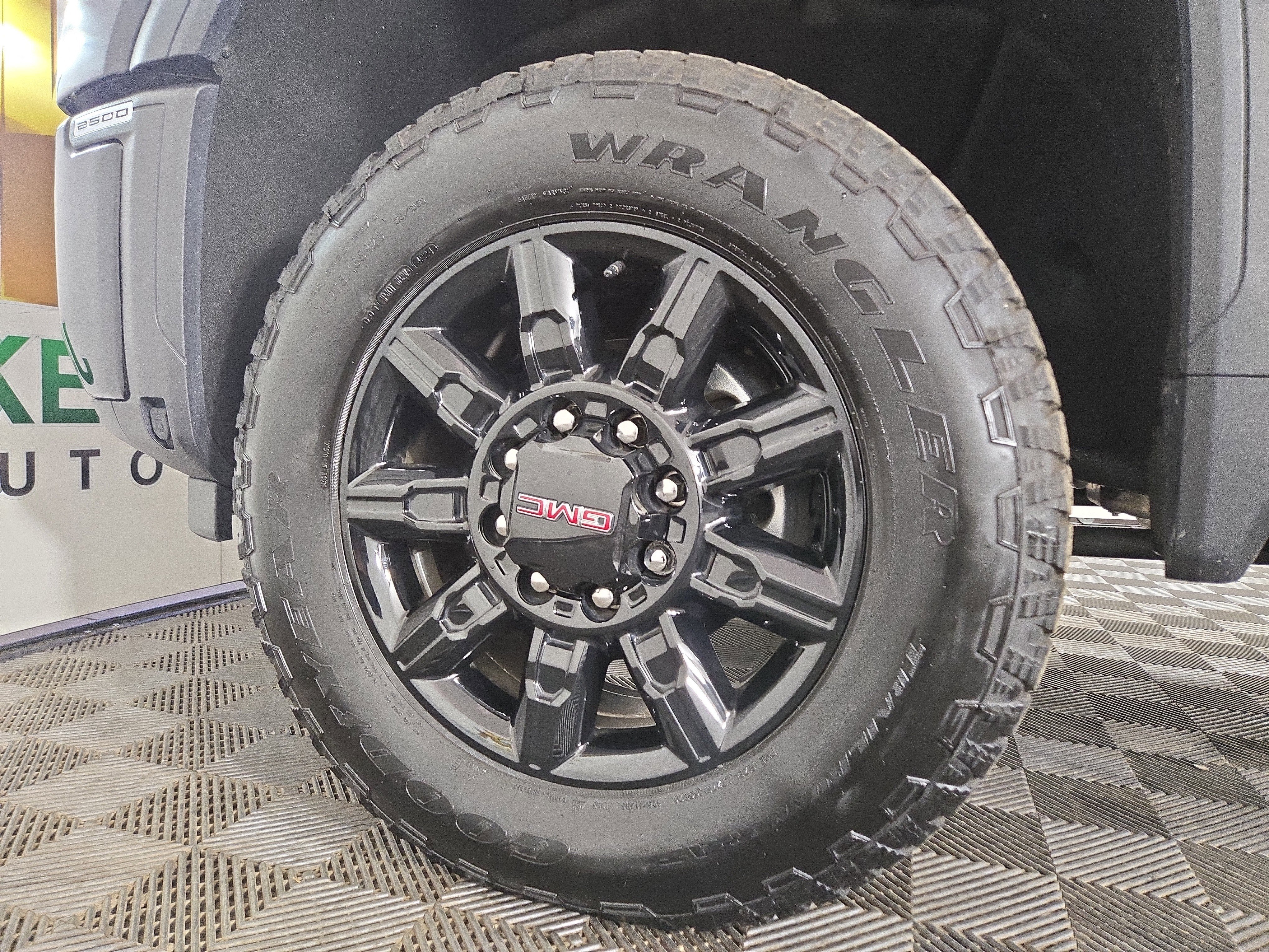 Certified 2025 GMC Sierra 2500 AT4 w/ Technology Package image 32