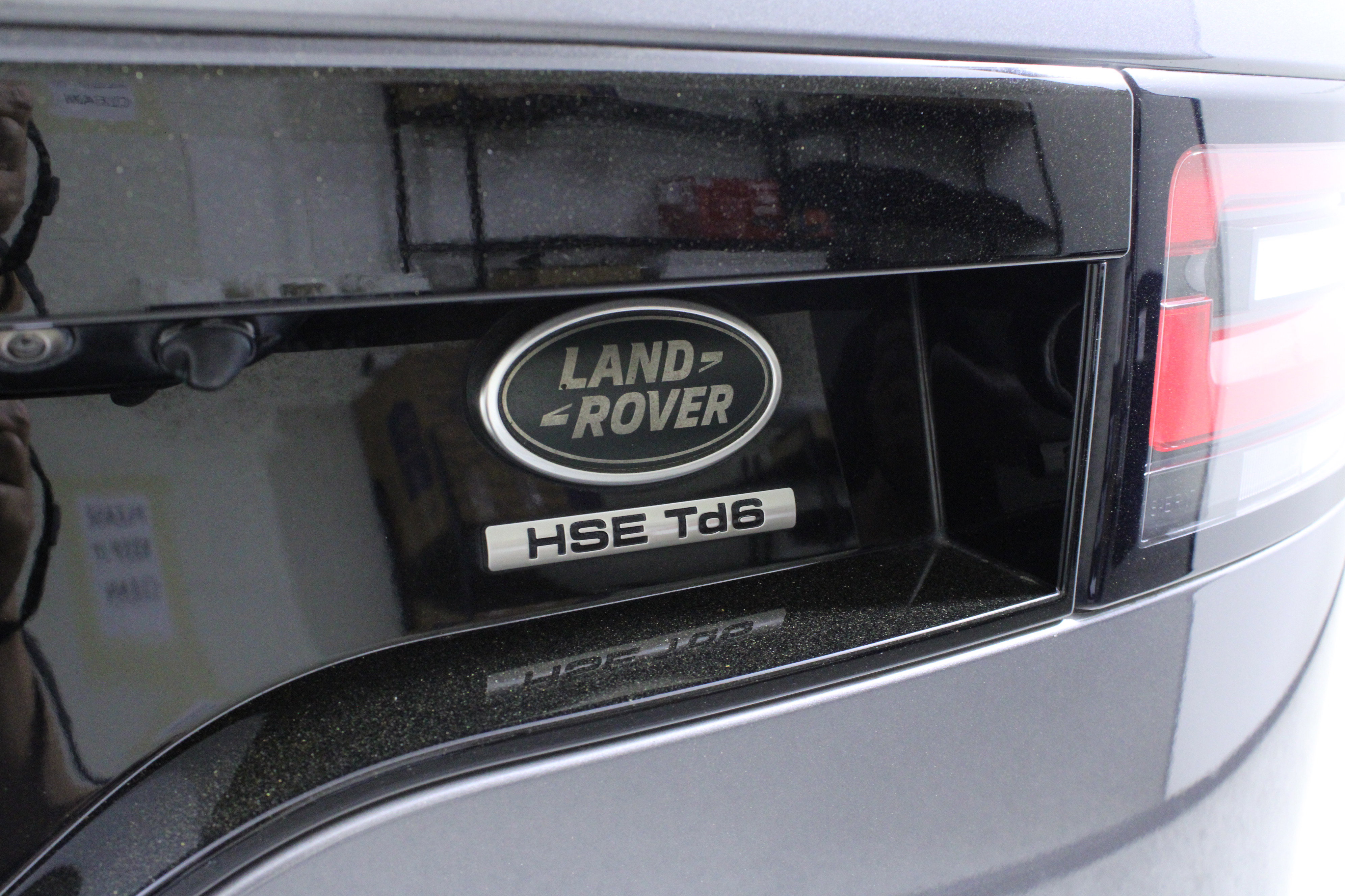 Used 2020 Land Rover Discovery HSE image 9