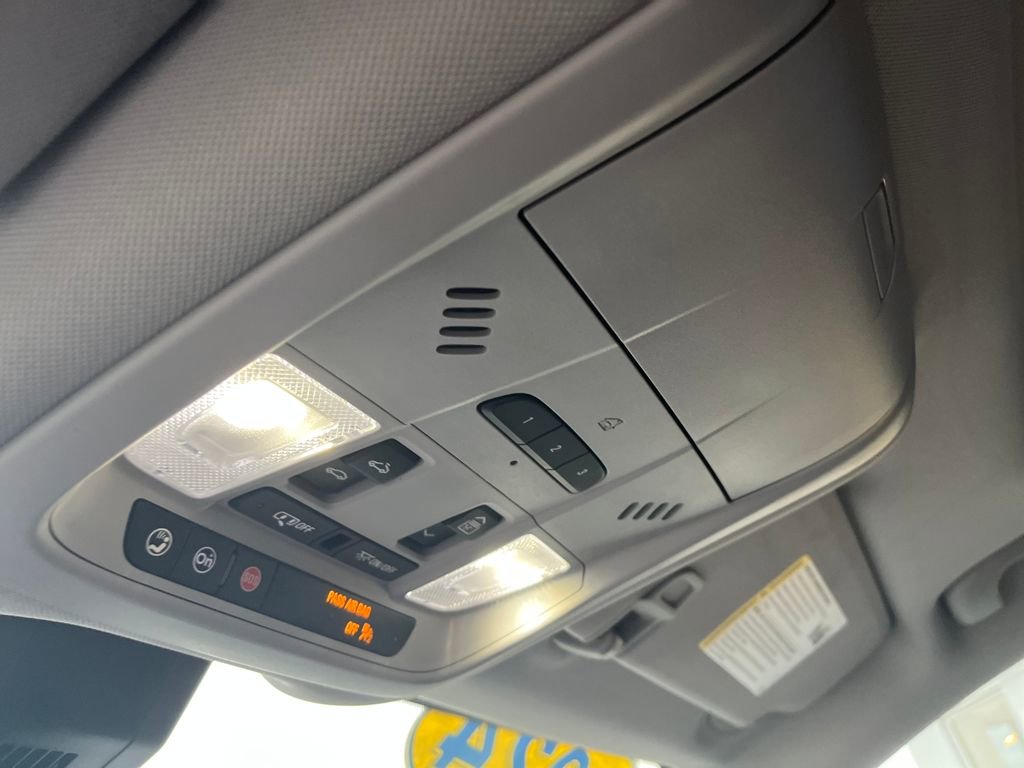 Used 2024 GMC Terrain SLT w/ Tech Package image 18