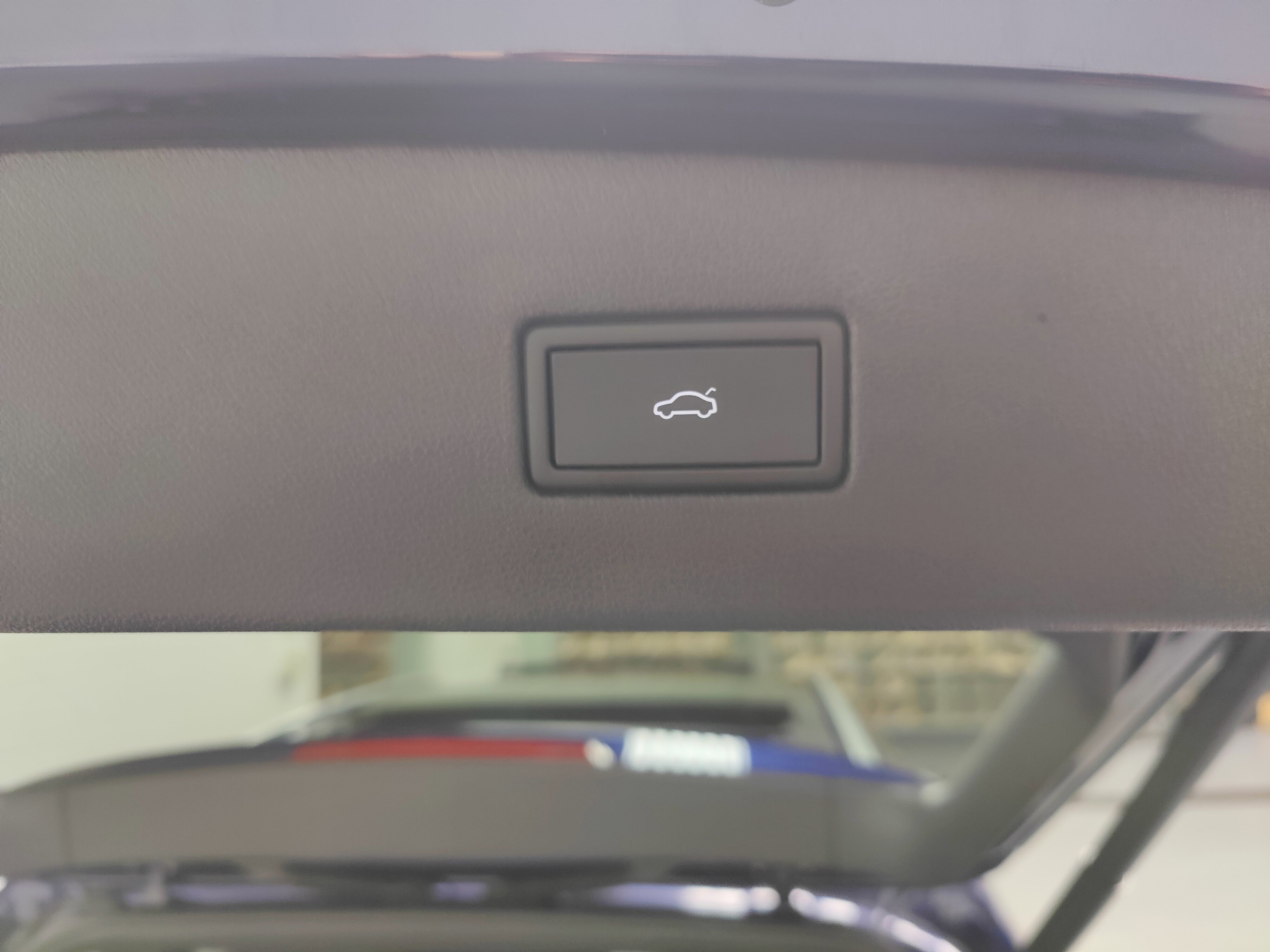 Used 2024 Volkswagen Tiguan SEL R-Line image 17