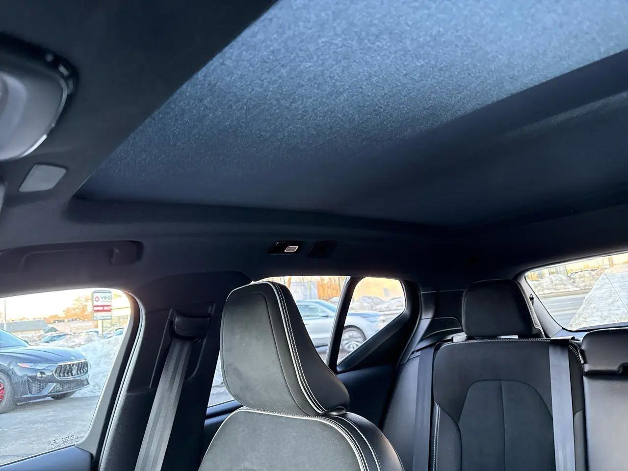 Used 2021 Volvo XC40 P8 Recharge w/ Climate Package image 48