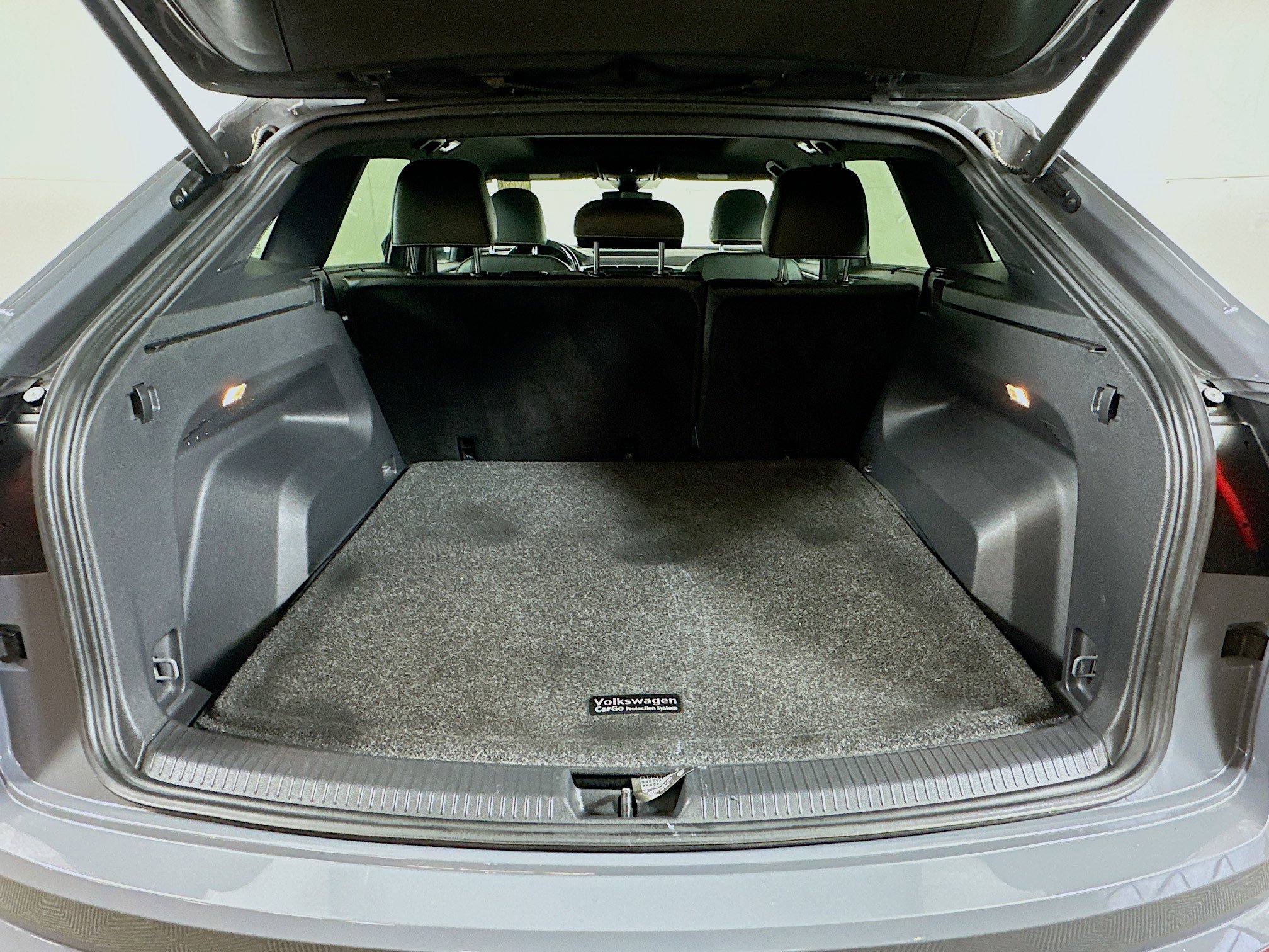 Used 2020 Volkswagen Atlas Cross Sport SEL Premium image 26