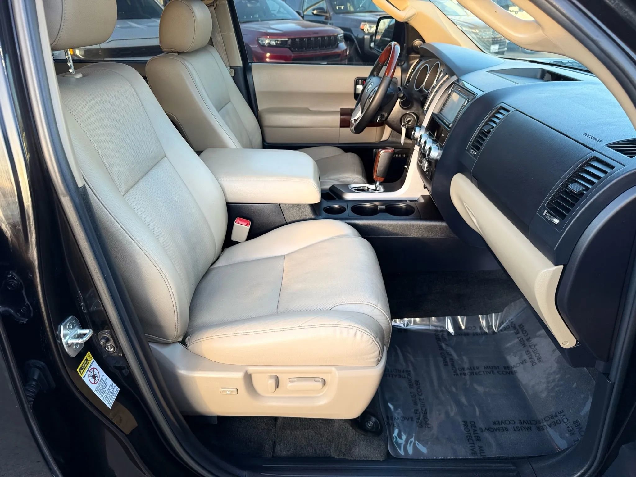 Used 2015 Toyota Sequoia Platinum image 25