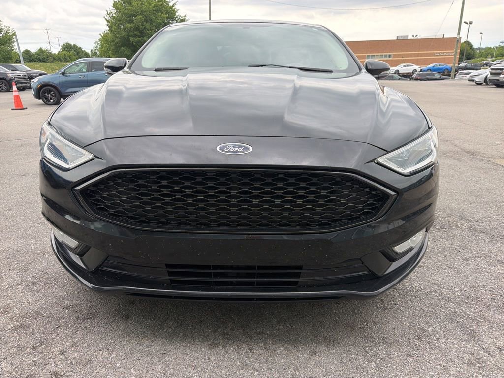 Used 2017 Ford Fusion SE w/ Fusion SE Technology Package FWD image 2