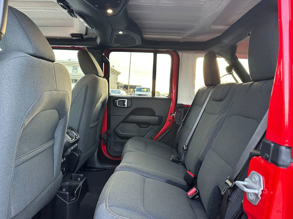 Used 2025 Jeep Wrangler Sahara image 10