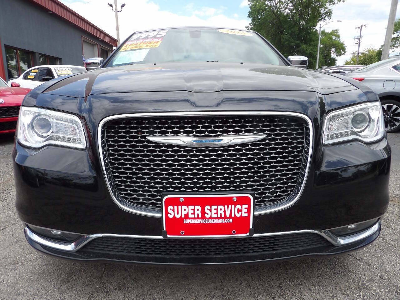 Used 2018 Chrysler 300 Limited AWD/4WD image 2