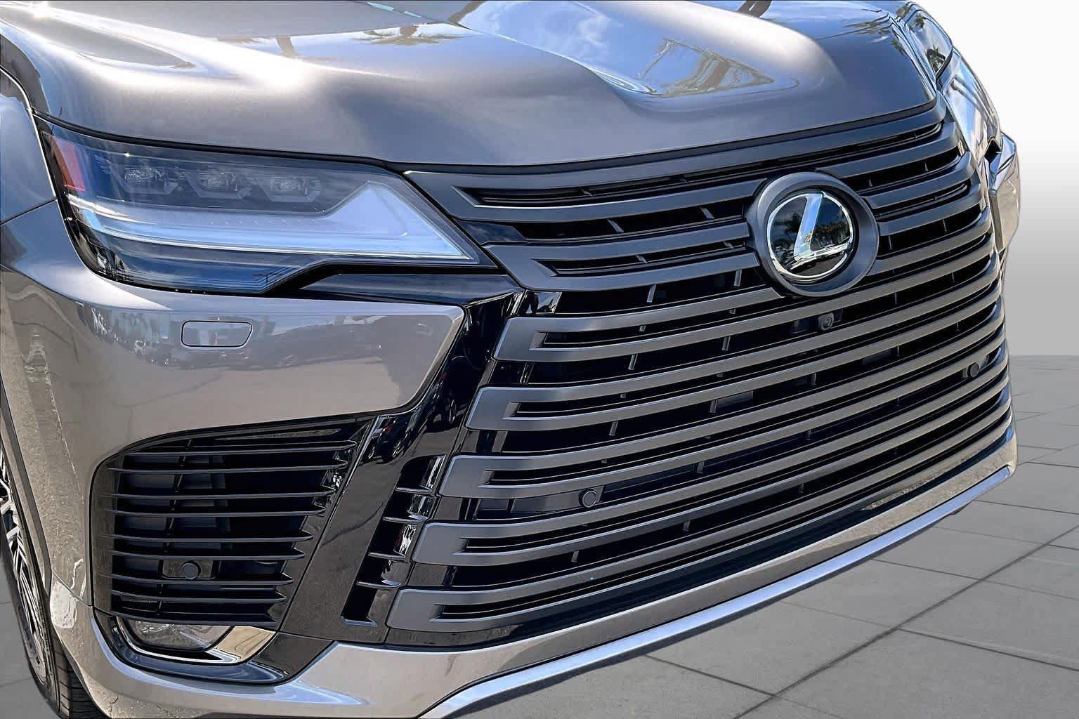 Used 2024 Lexus LX 600 4WD w/ Appearance Package image 28