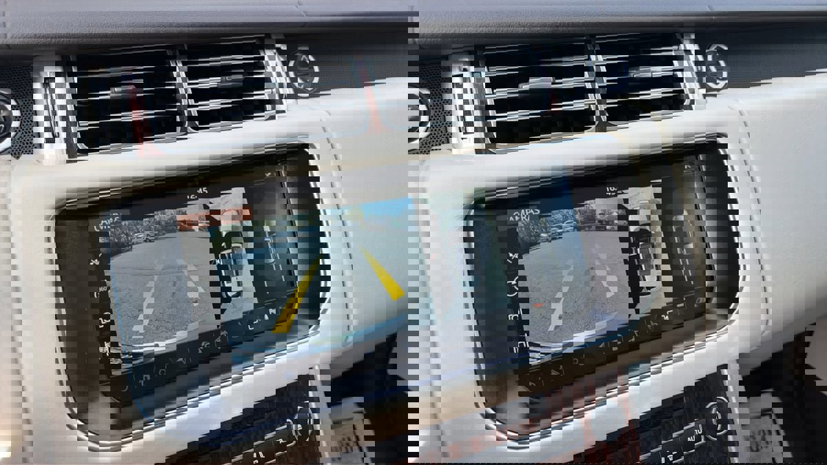 Used 2017 Land Rover Range Rover HSE image 18