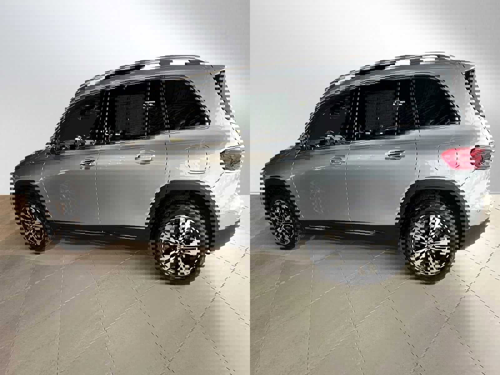 Used 2025 Mercedes-Benz GLB 250 4MATIC image 6