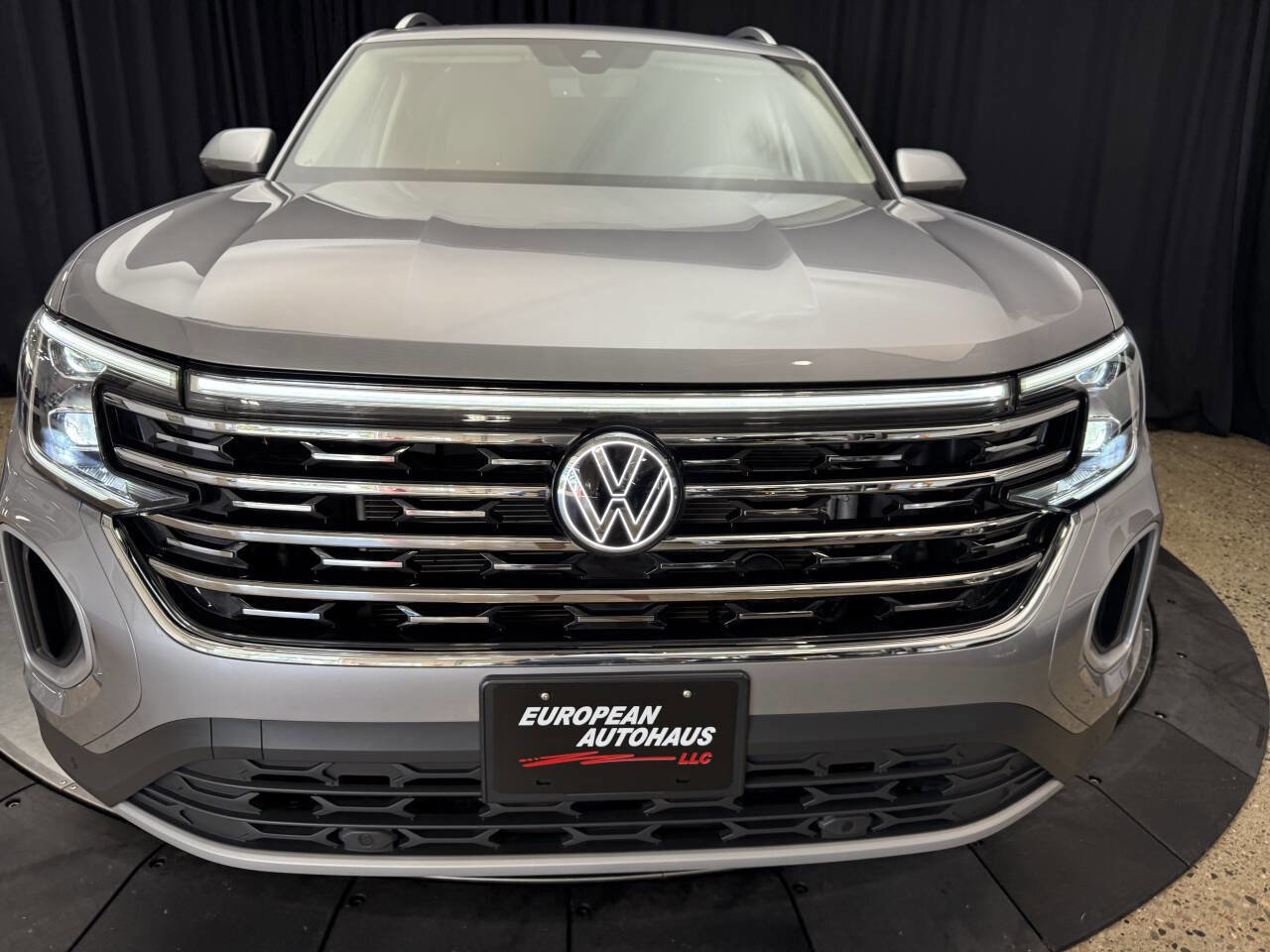 Used 2024 Volkswagen Atlas SEL image 3