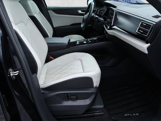 Used 2024 Volkswagen Atlas Cross Sport SEL Premium R-Line AWD/4WD image 26