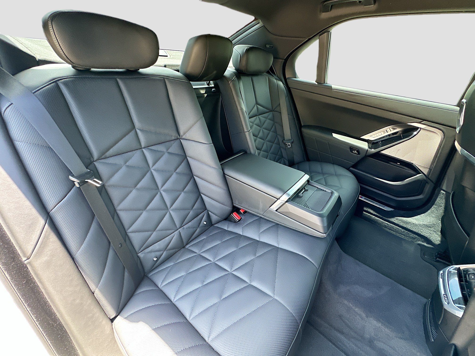 Used 2023 BMW 740i w/ Parking Assistance Package RWD image 26