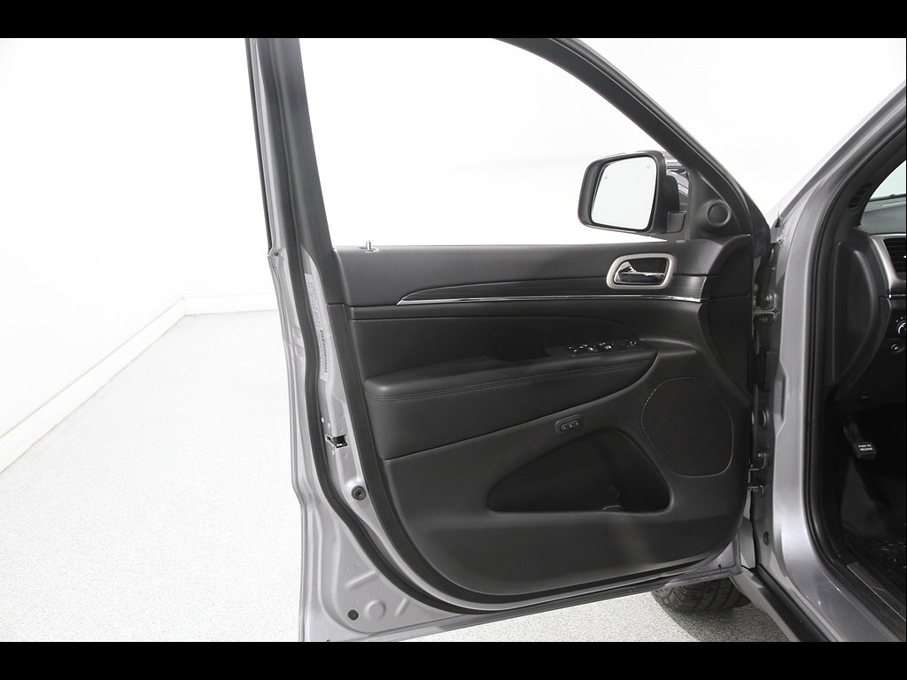 Used 2020 Jeep Grand Cherokee Limited AWD/4WD image 4