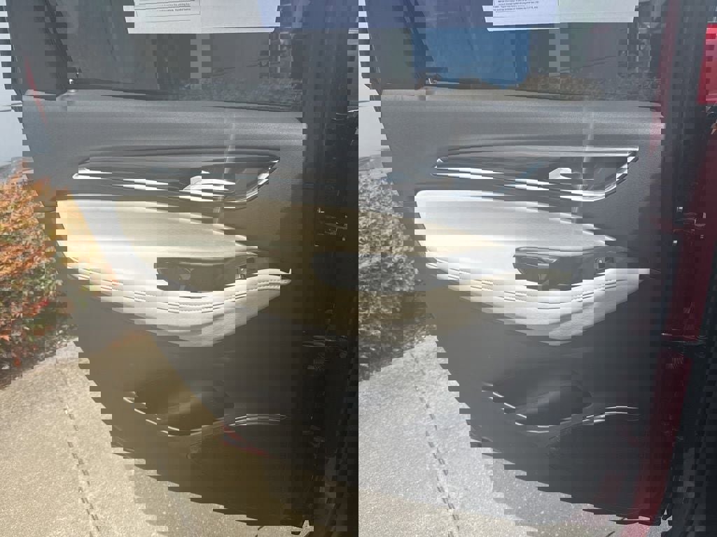 Used 2023 Buick Enclave Essence w/ Experience Buick Package image 16