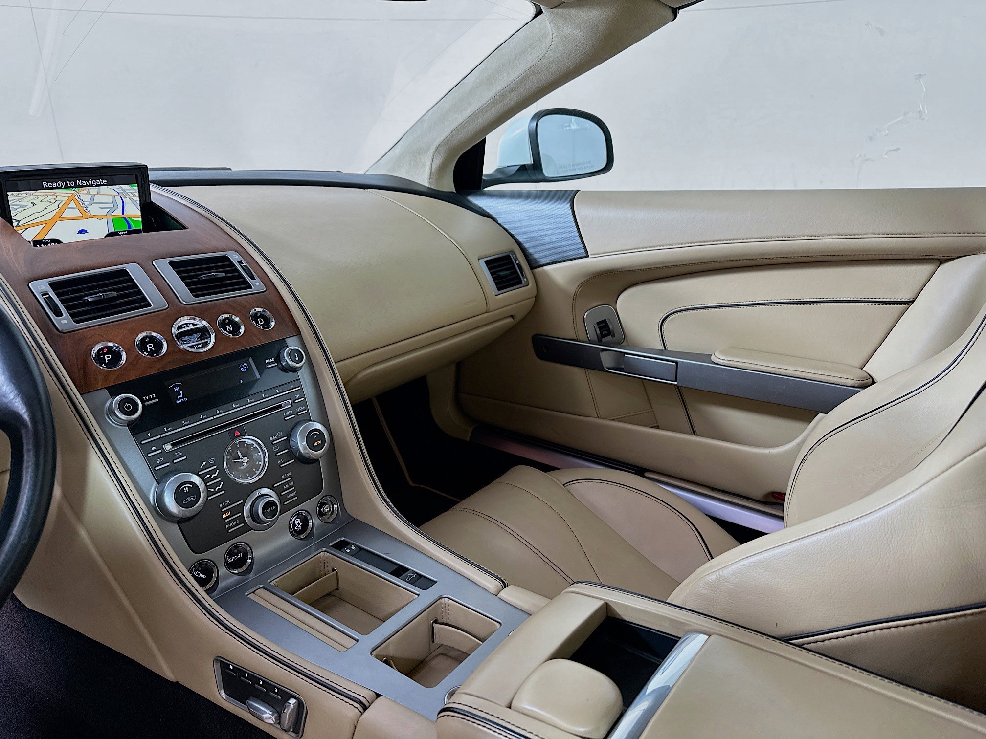 Used 2015 Aston Martin DB9 Volante image 22