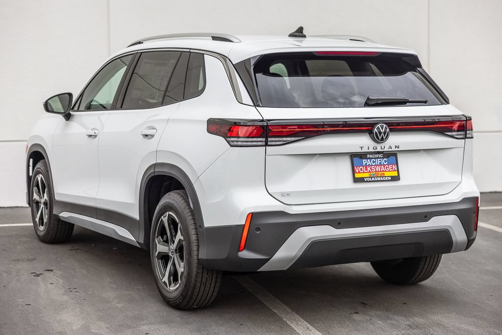 New 2026 Volkswagen Tiguan SE FWD image 3