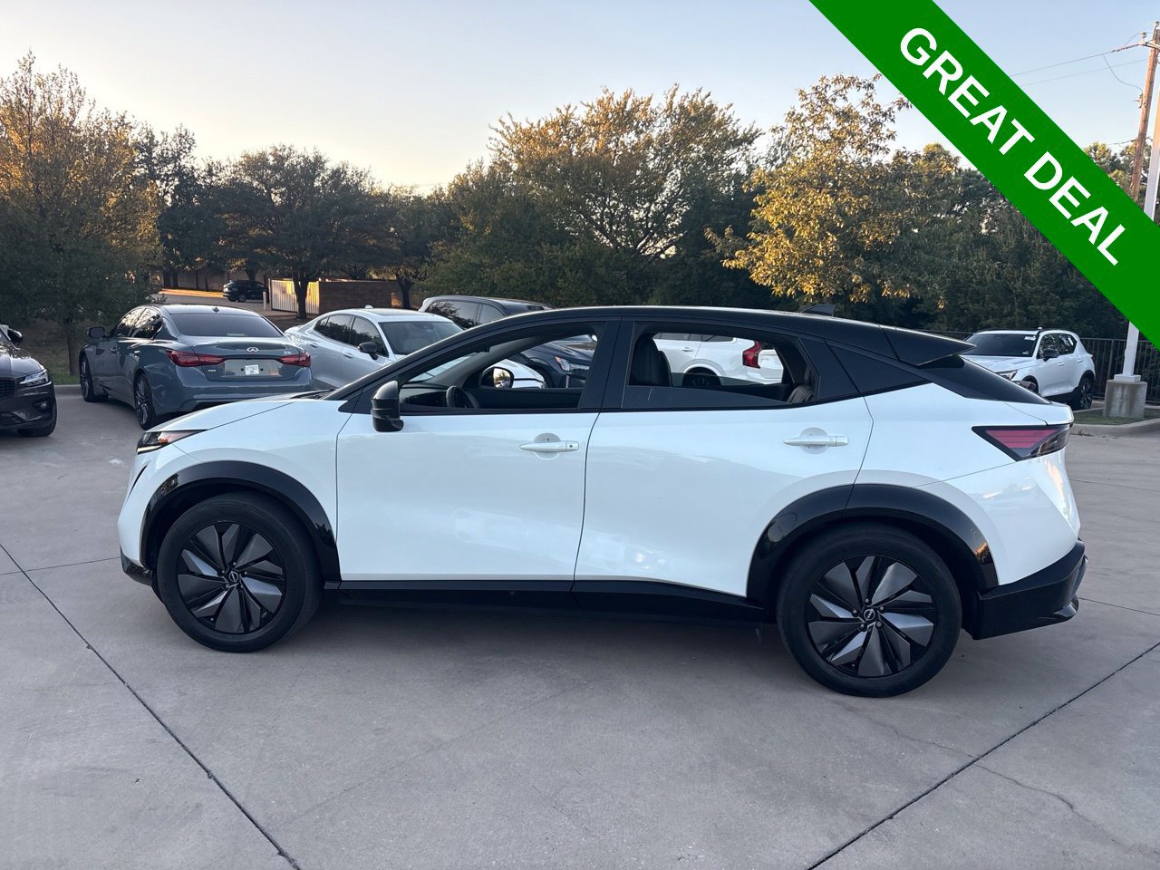 Used 2024 Nissan Ariya AWD image 10
