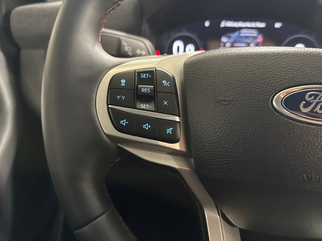 Used 2025 Ford Explorer Active AWD/4WD image 22