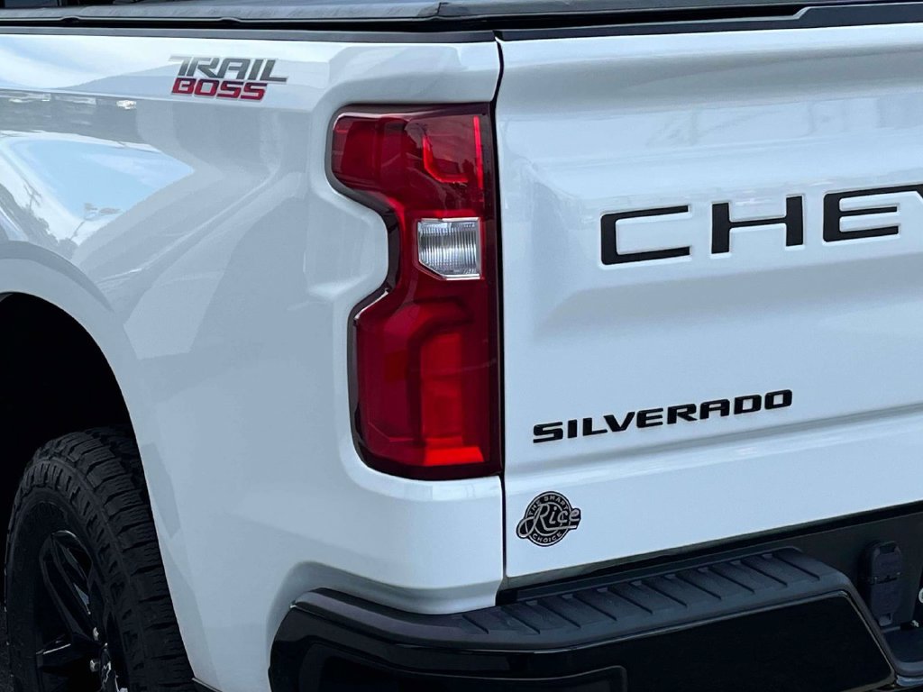 Certified 2022 Chevrolet Silverado 1500 LT Trail Boss w/ LPO, Dark Essentials Package AWD/4WD image 10