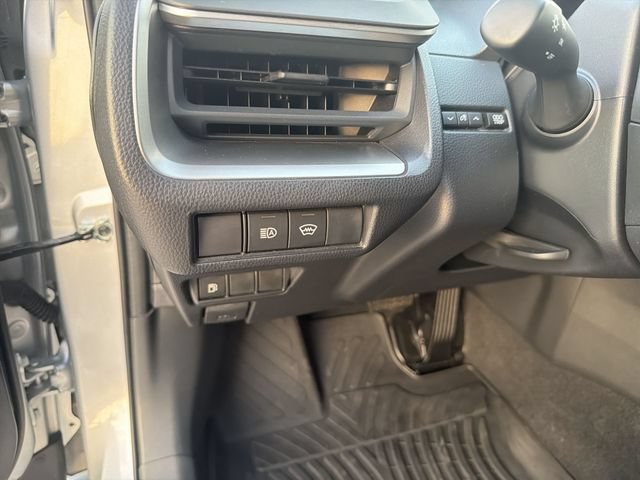 Certified 2025 Toyota Prius LE FWD image 11