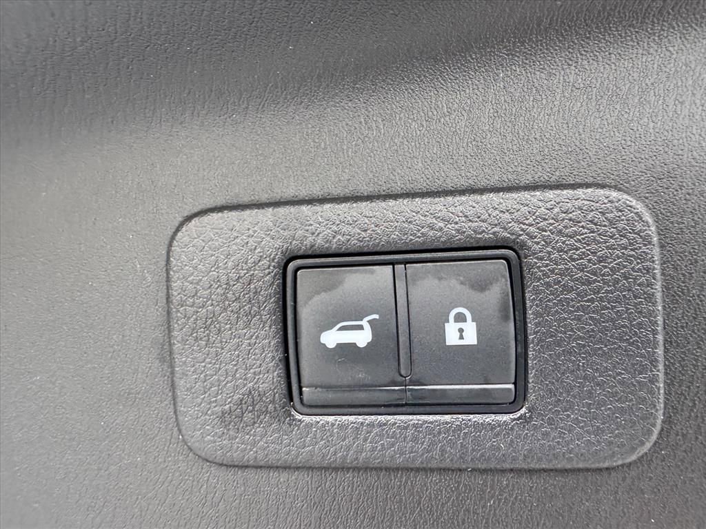 Used 2022 Nissan Armada Platinum w/ Captain's Chairs Package image 11