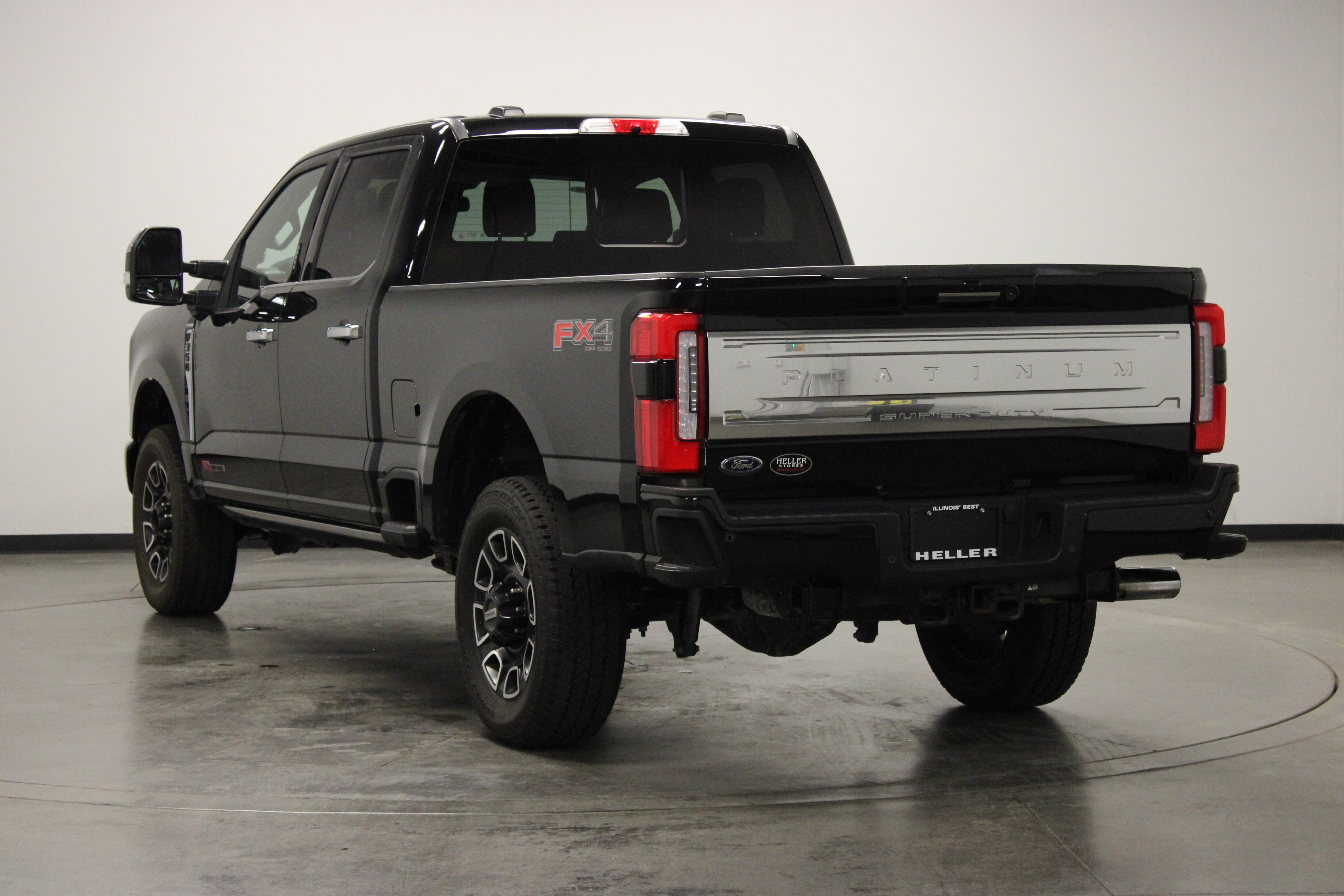 Used 2024 Ford F350 Platinum w/ FX4 Off-Road Package AWD/4WD image 6