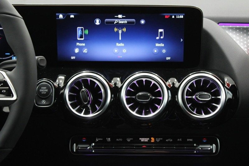 New 2025 Mercedes-Benz GLA 250 4MATIC image 7