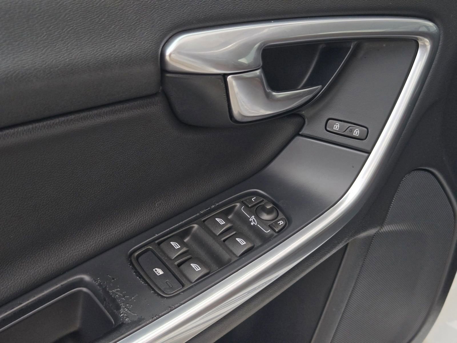 Used 2016 Volvo V60 T5 Cross Country w/ Convenience Package image 33