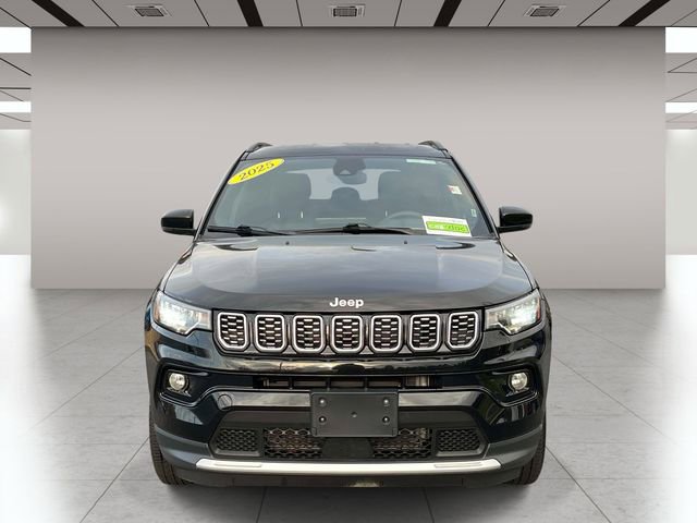 Used 2025 Jeep Compass Limited image 9