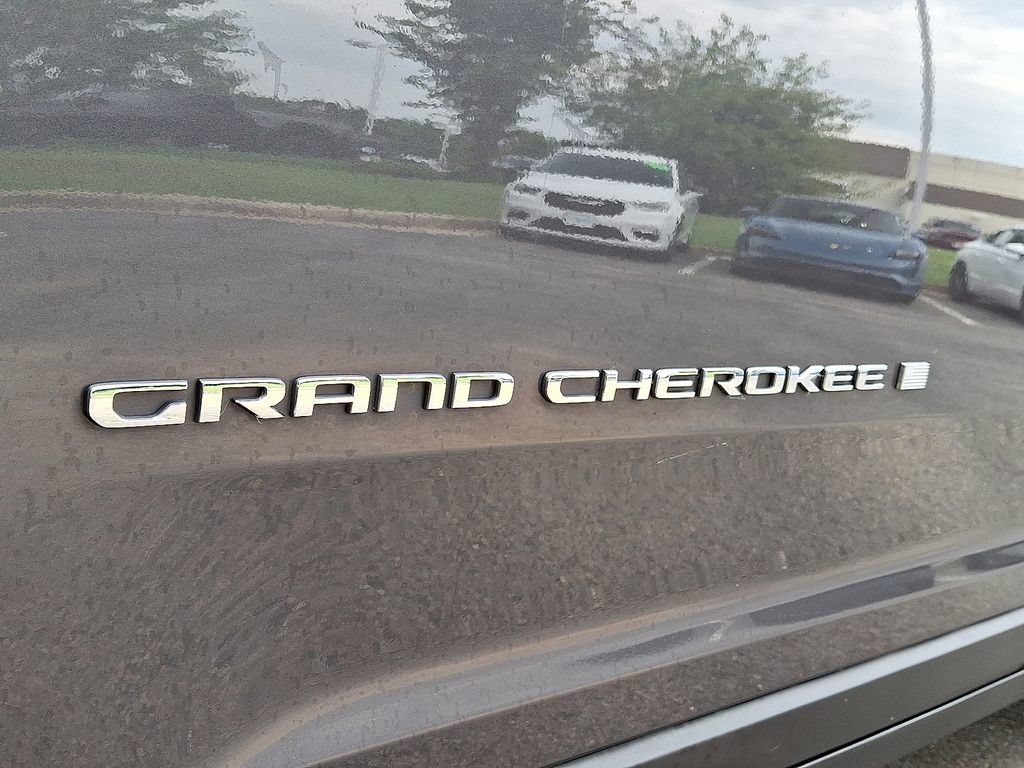 Used 2023 Jeep Grand Cherokee L Limited AWD/4WD image 35