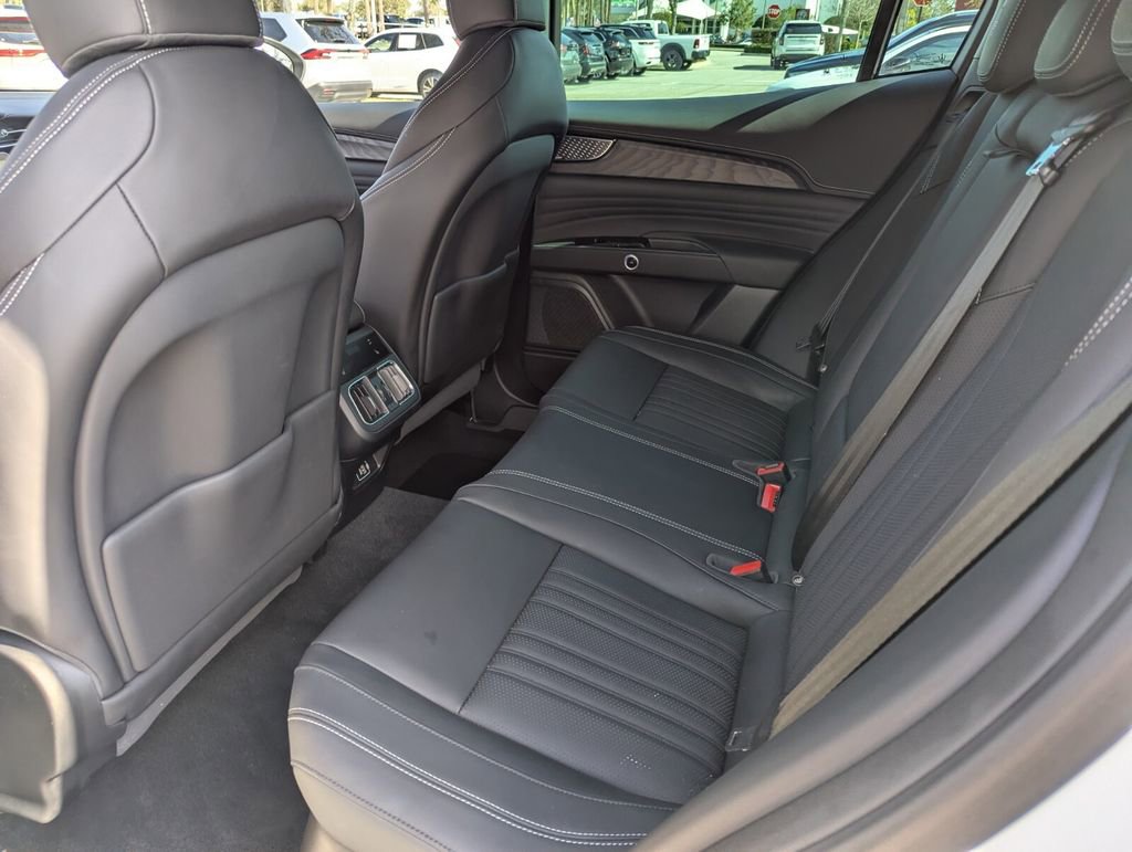 Used 2025 Mercedes-Benz GLB 250 4MATIC image 42