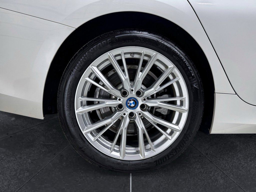 Used 2023 BMW 330e xDrive w/ Premium Package AWD/4WD image 36