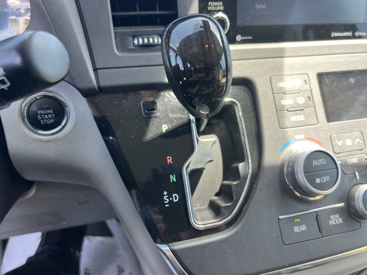 Used 2018 Toyota Sienna XLE FWD image 26