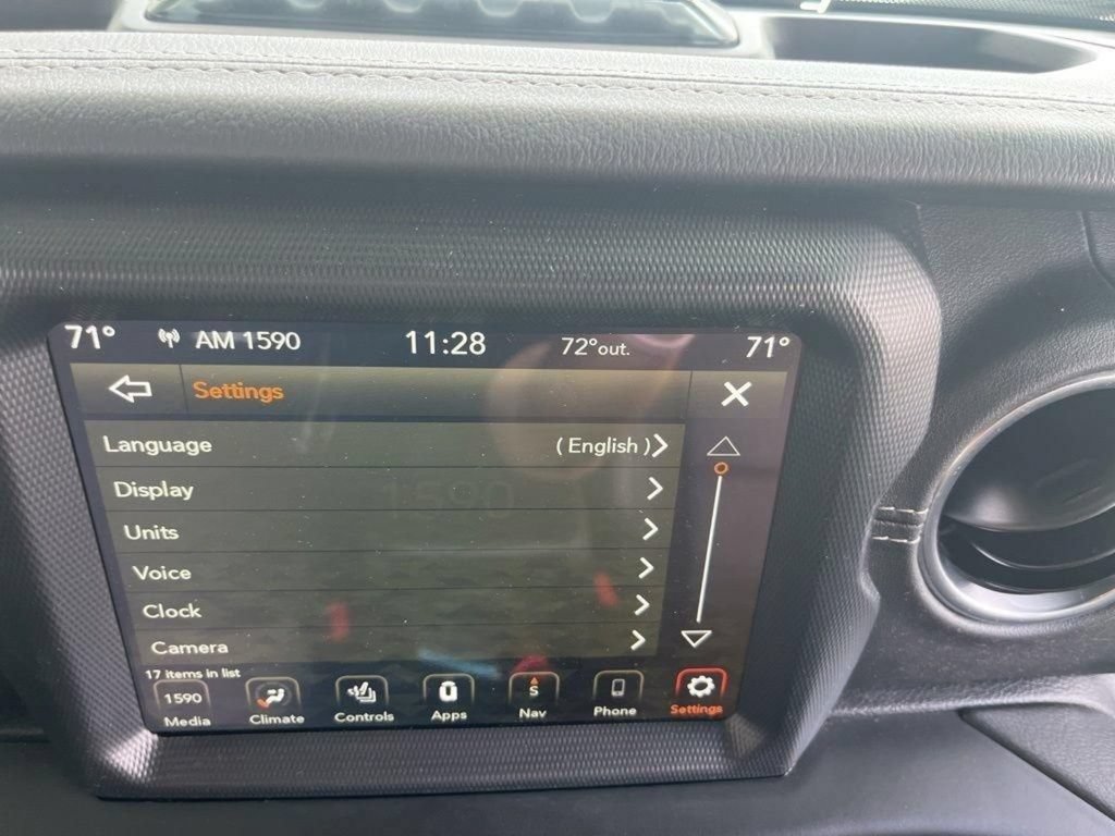 Used 2022 Jeep Wrangler Unlimited Sahara w/ Cold Weather Group AWD/4WD image 19