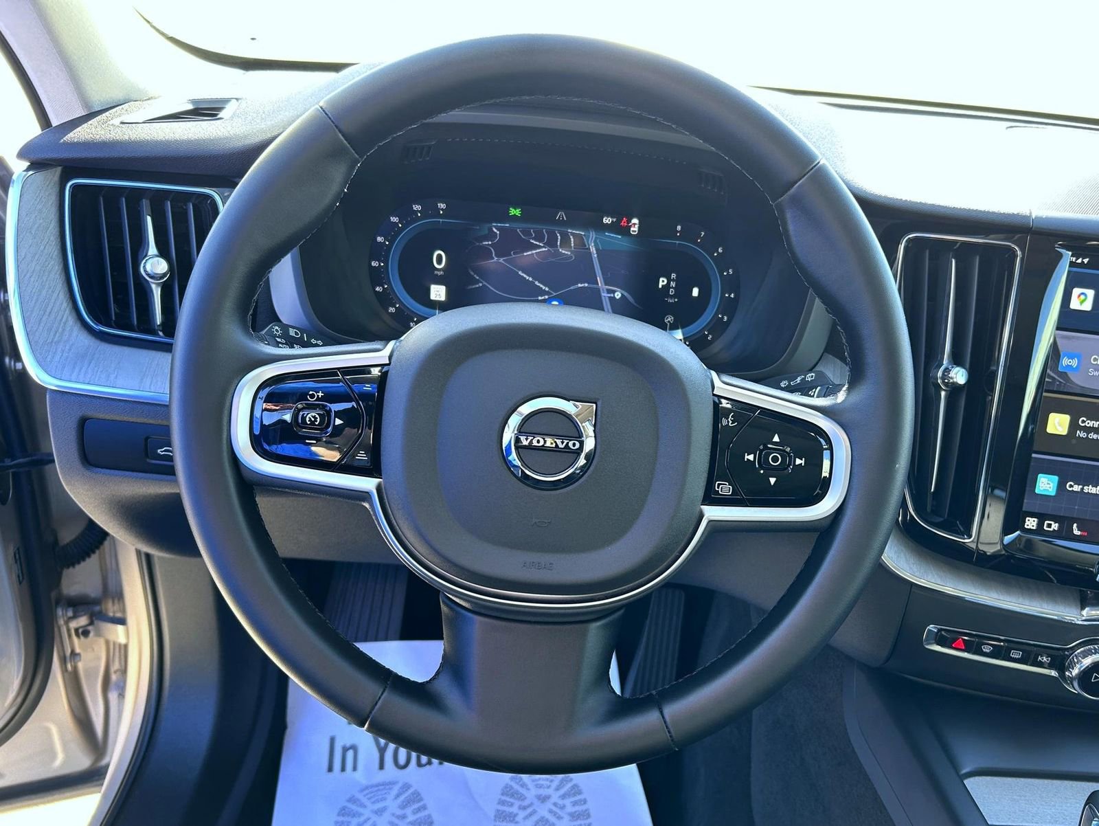 Used 2025 Volvo XC60 B5 Plus image 11