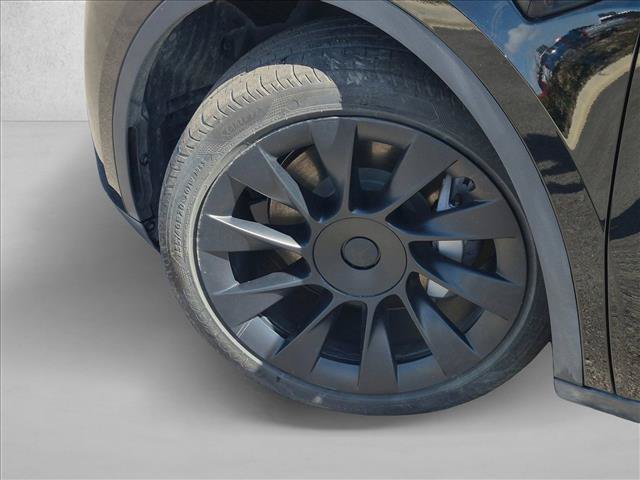 Used 2024 Tesla Model Y Long Range AWD/4WD image 4