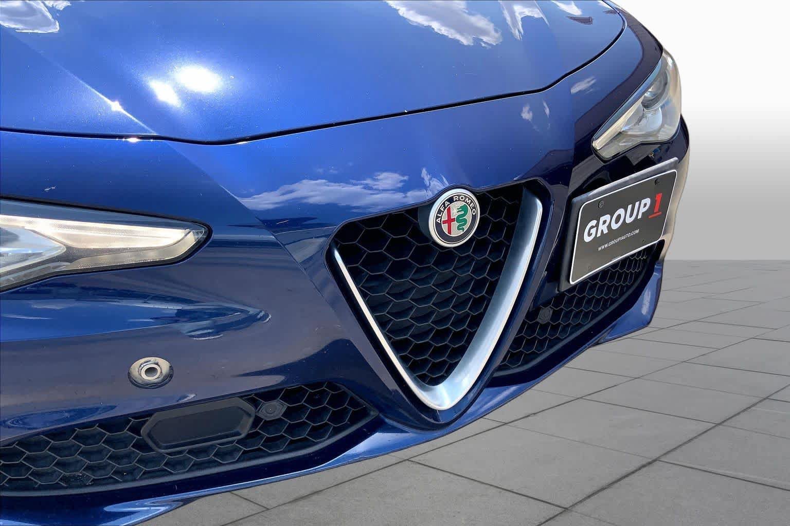 Used 2018 Alfa Romeo Giulia Ti w/ Quick Order Package 22Z Lusso RWD image 29