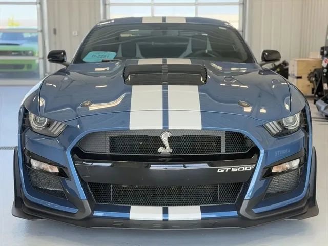 Used 2021 Ford Mustang Shelby GT500 w/ Carbon Fiber Track Pack RWD image 7