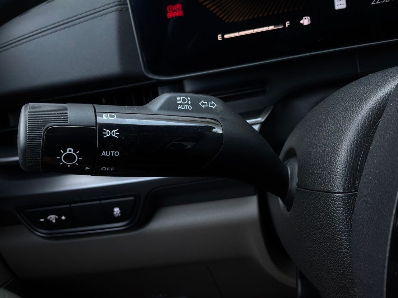 Used 2026 Kia Carnival FWD image 40