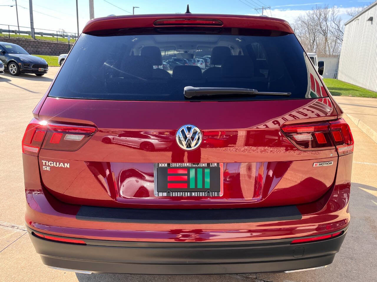 Used 2019 Volkswagen Tiguan SE w/ Panoramic Sunroof Package image 4