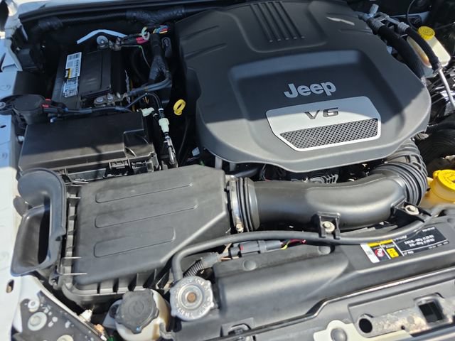 Used 2017 Jeep Wrangler Unlimited Rubicon w/ Connectivity Group AWD/4WD image 28
