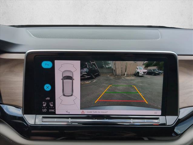 Used 2024 Volkswagen Atlas SE w/ Panoramic Sunroof Package FWD image 15
