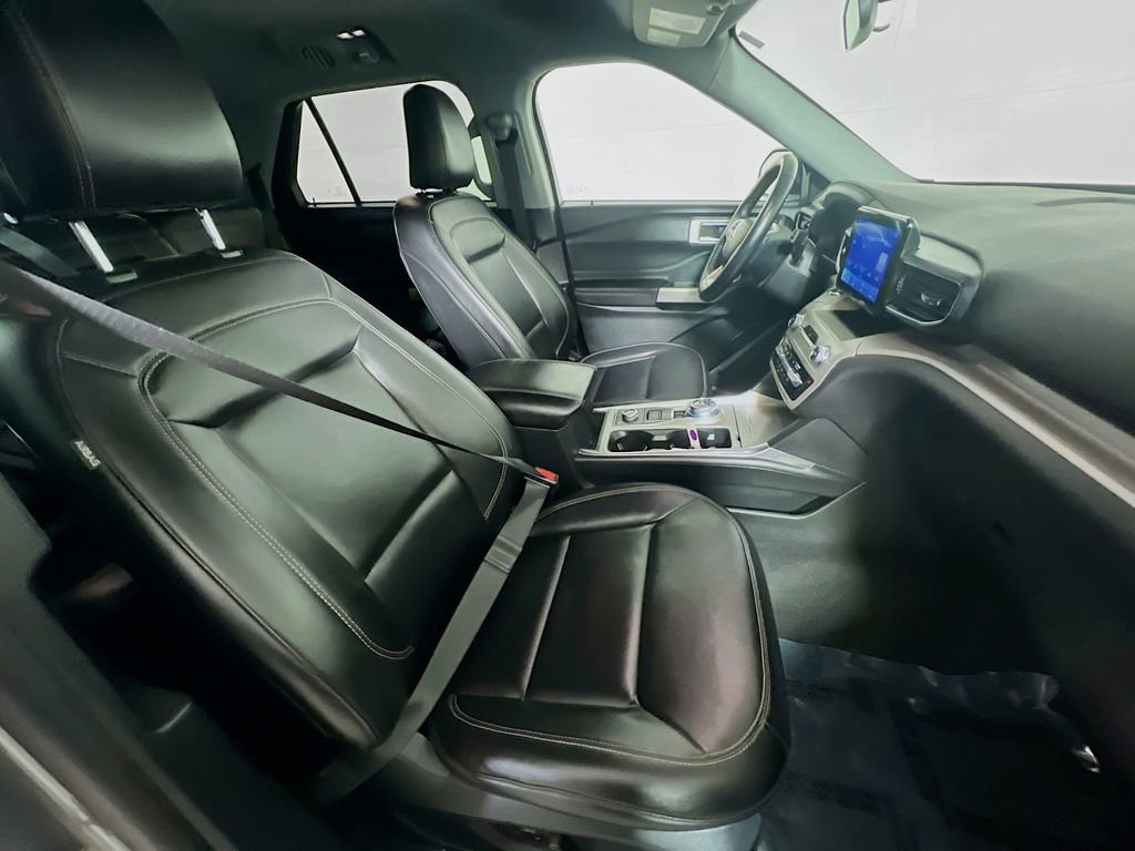 Used 2023 Ford Explorer XLT w/ Equipment Group 202A image 25