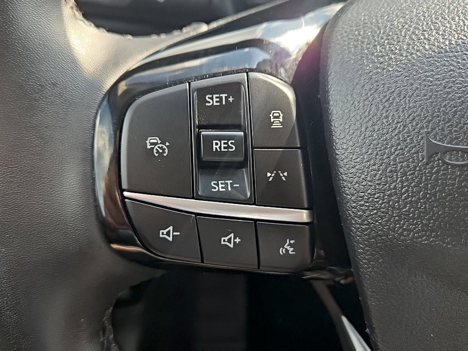 Used 2023 Ford Escape Platinum w/ Premium Technology Package AWD/4WD image 13