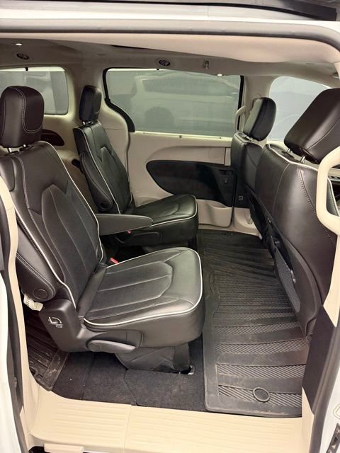Used 2022 Chrysler Pacifica Limited FWD image 47
