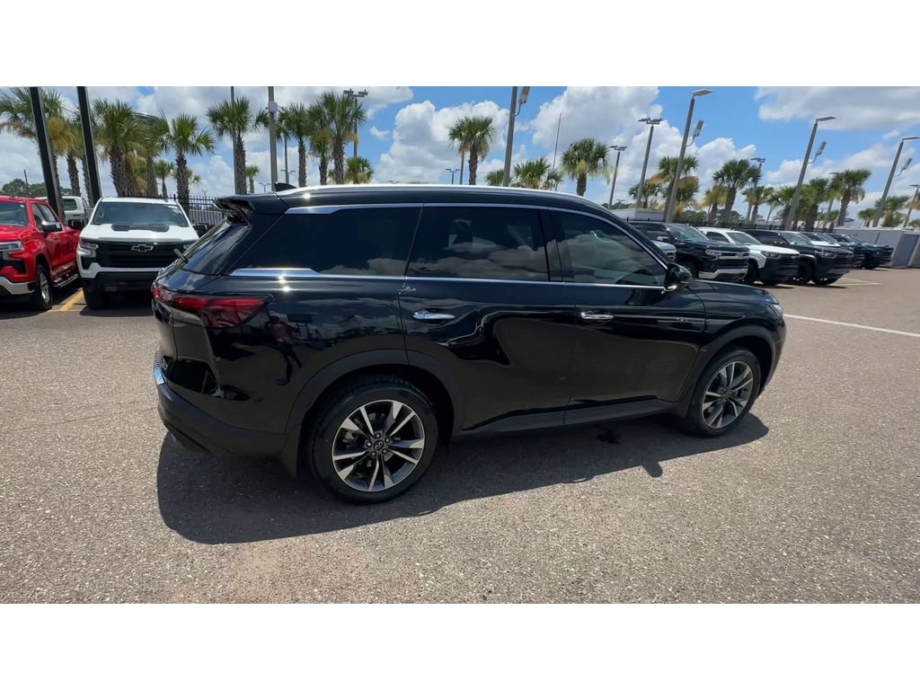 Used 2023 INFINITI QX60 Luxe w/ Cargo Package FWD image 2