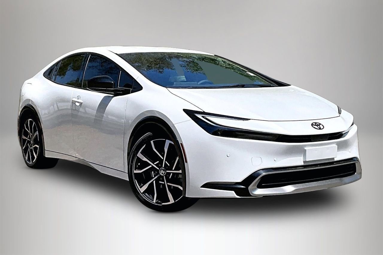 Used 2026 Toyota Prius Plug-In Hybrid image 2
