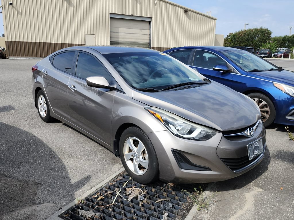 Used 2015 Hyundai Elantra SE FWD video 1